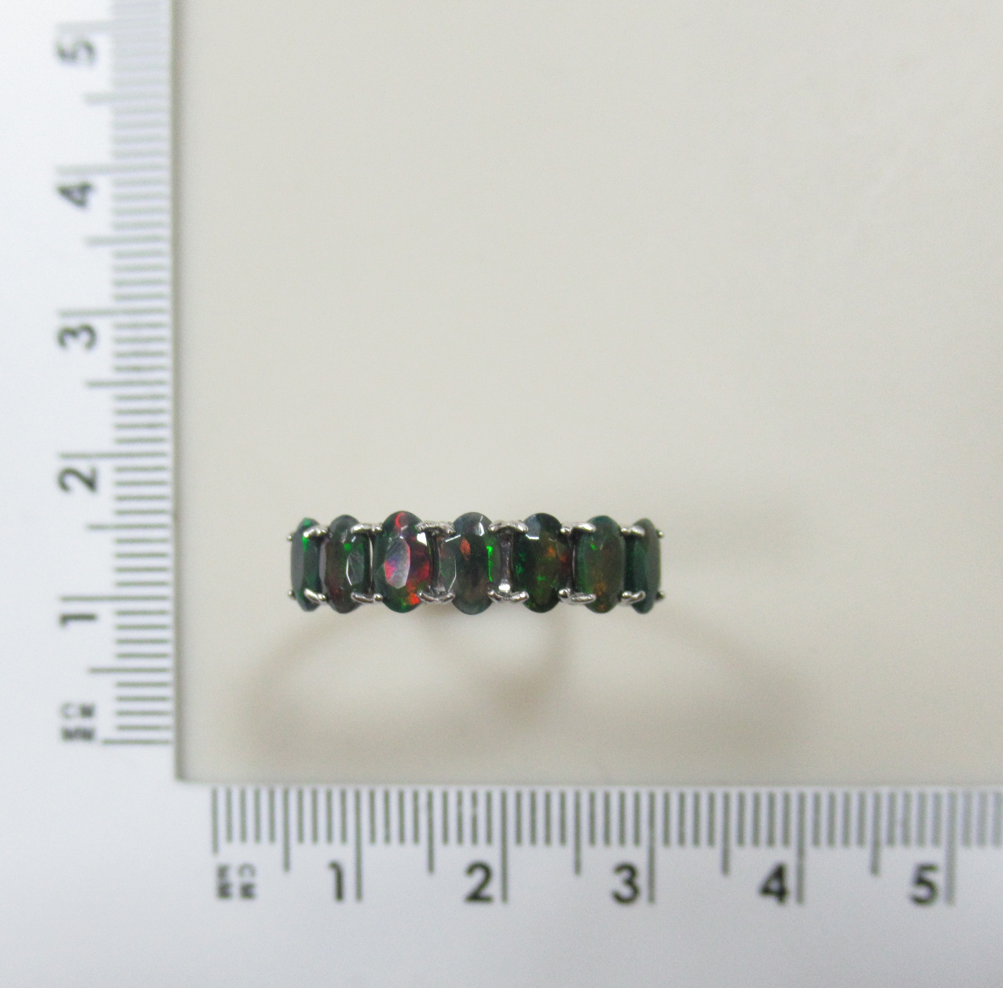 Серебряное кольцо с опалами Арлекин